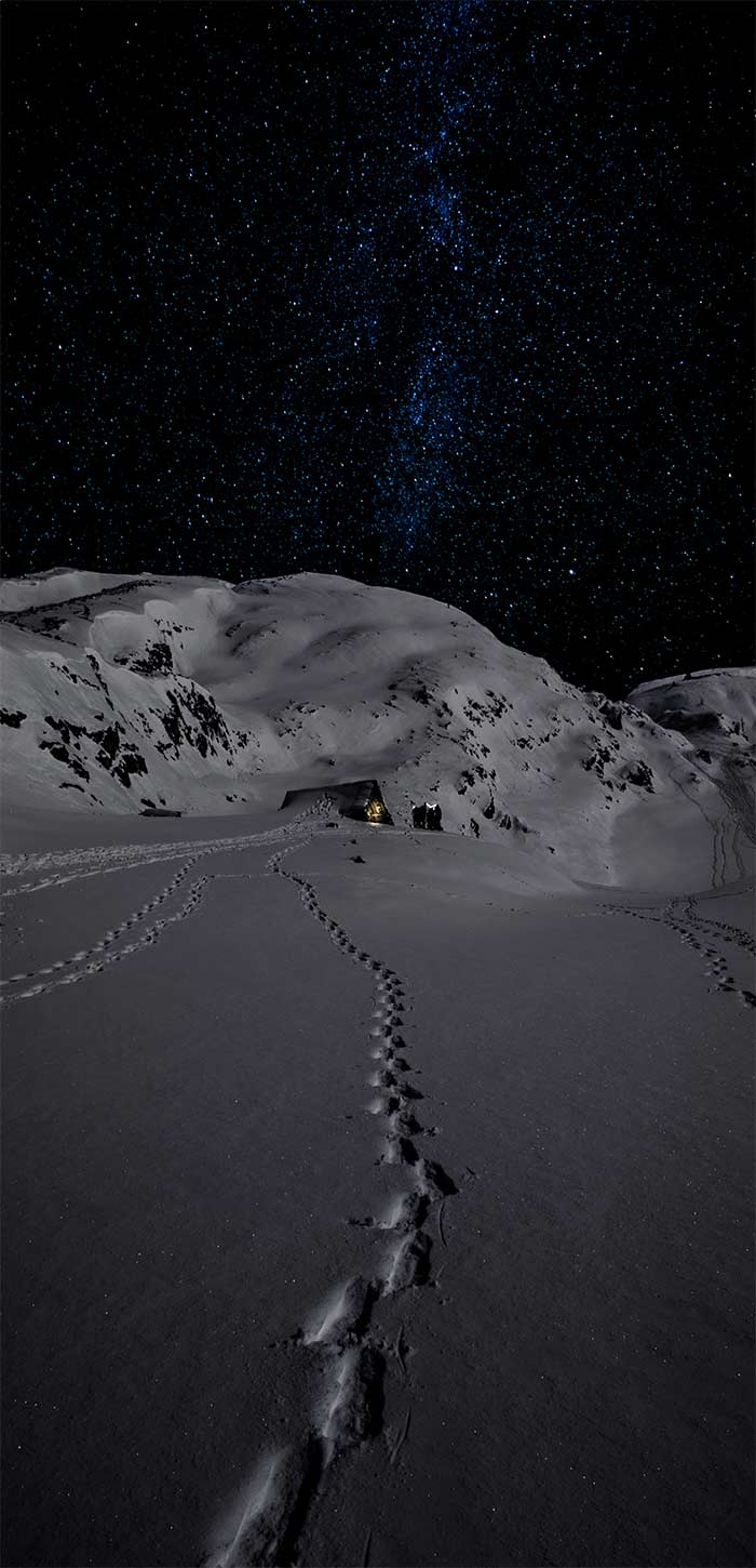璀璨星空下的高山雪路超清唯美手机壁纸图片
