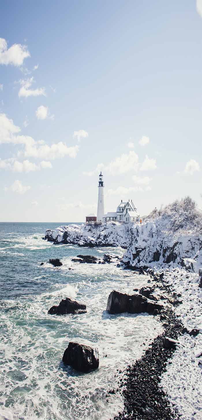 冬天海边被雪覆盖的灯塔超清唯美手机壁纸图片