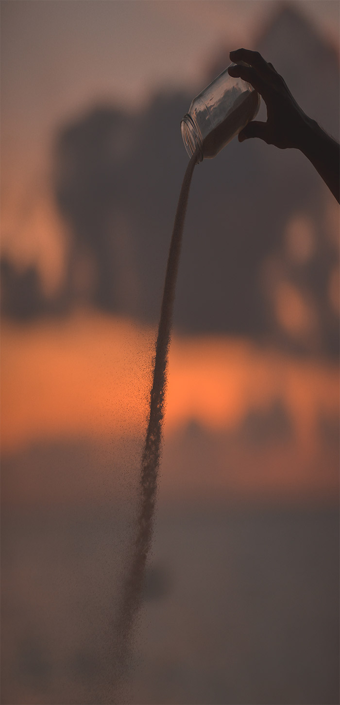 黄昏中流淌在空中的流沙超清唯美手机壁纸图片