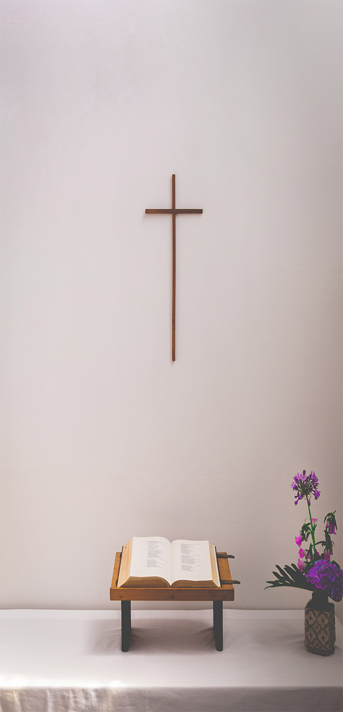 十字架和圣经超清唯美手机壁纸图片