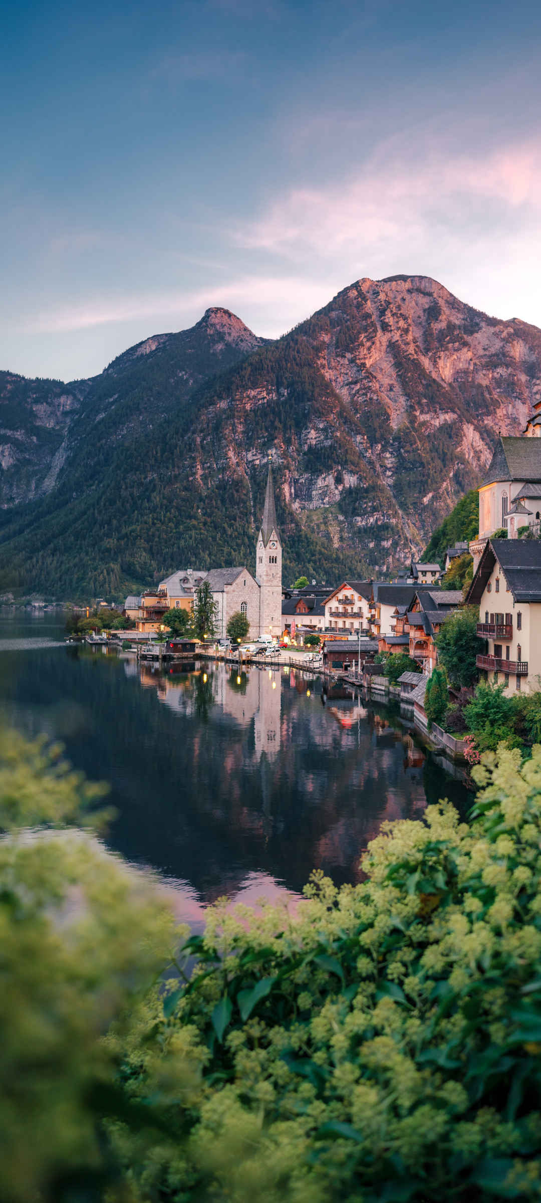 奧地利最美小鎮 哈爾斯塔特 背景綠色的圖片