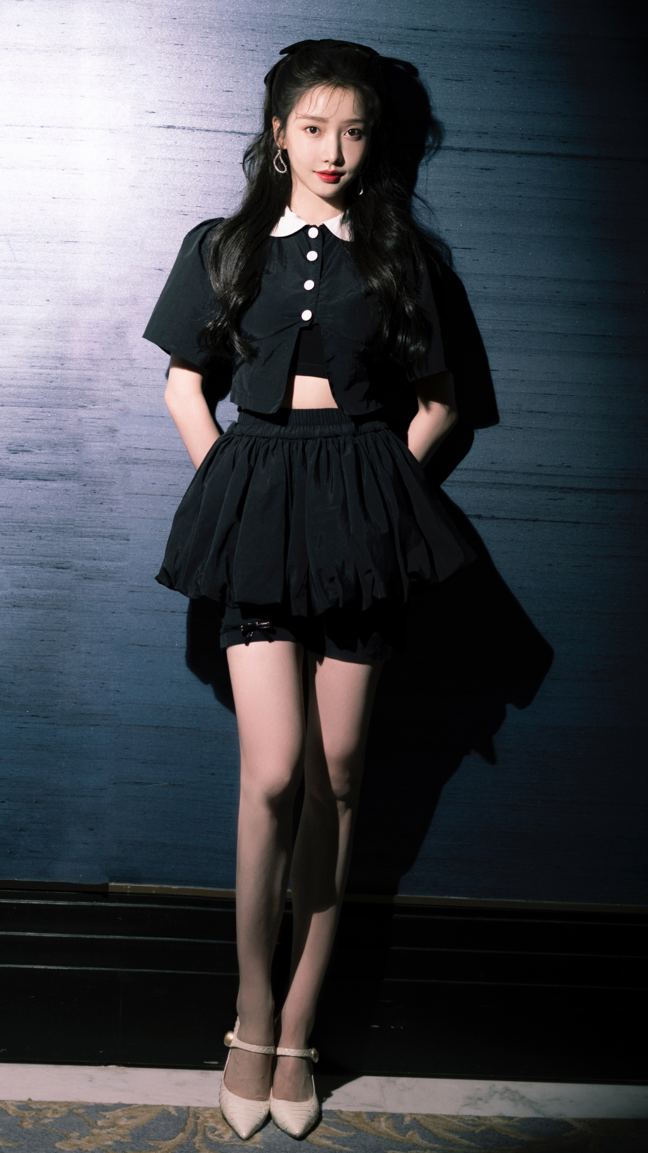 姜贞羽黑色裙子美女美腿4k图片