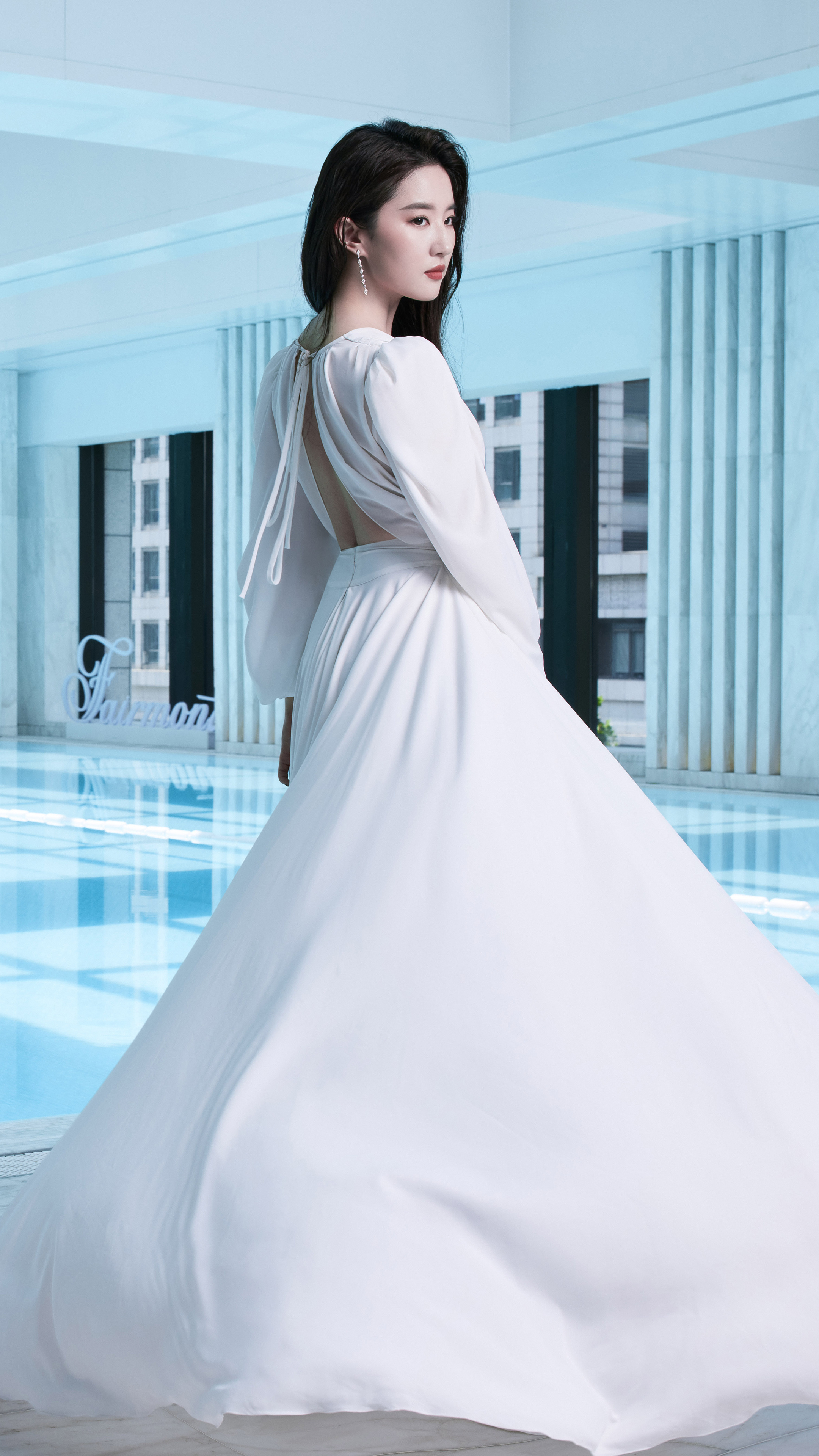 刘亦菲白色礼服长裙子 美女4k图片