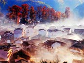 秋天浓雾中的江南古镇超清唯美桌面壁纸图片
