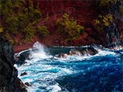 湛蓝海边的红色悬崖超清唯美桌面屏保图片