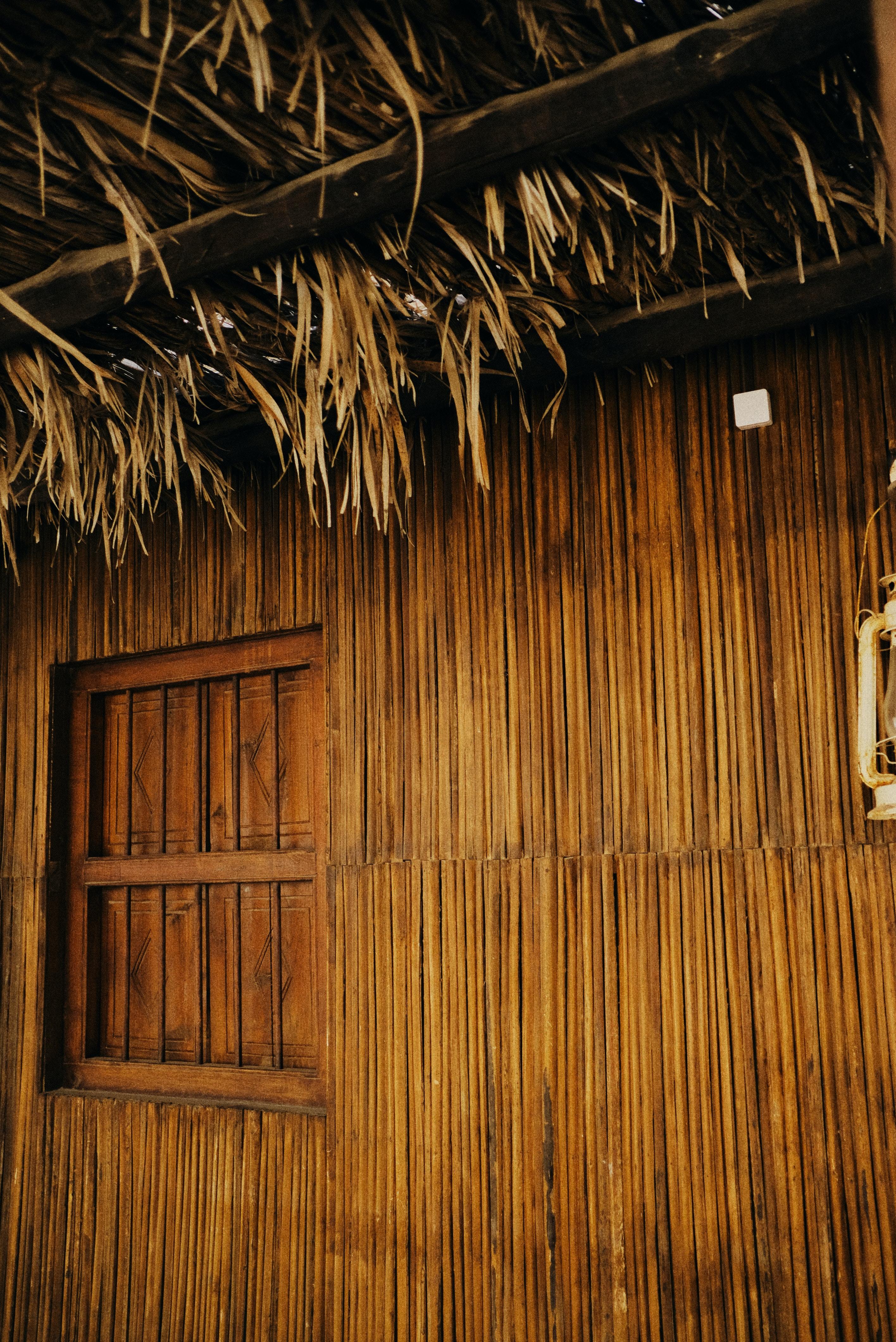 旧房子竹子结构墙面手机壁纸图片