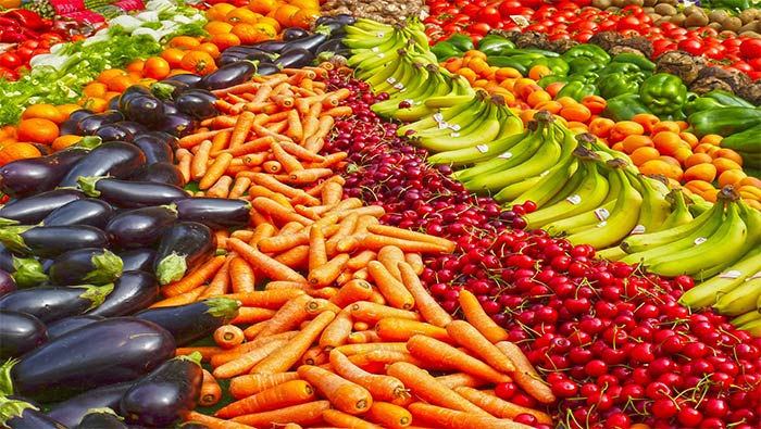 集市上摆放整齐的水果和蔬菜超清唯美桌面壁纸图片