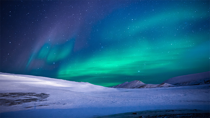 北极夜空中的绿蓝极光超清唯美桌面壁纸图片