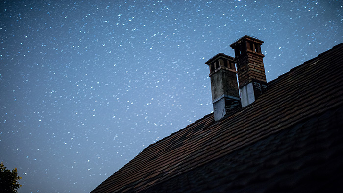 屋顶上的灿烂星空超清唯美桌面壁纸图片