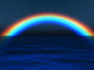 夜晚湖面上的七彩虹屏保-Ocean Rainbow