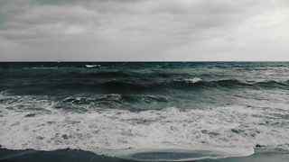 暴风雨来临的海平面壁纸（by gieffe22）