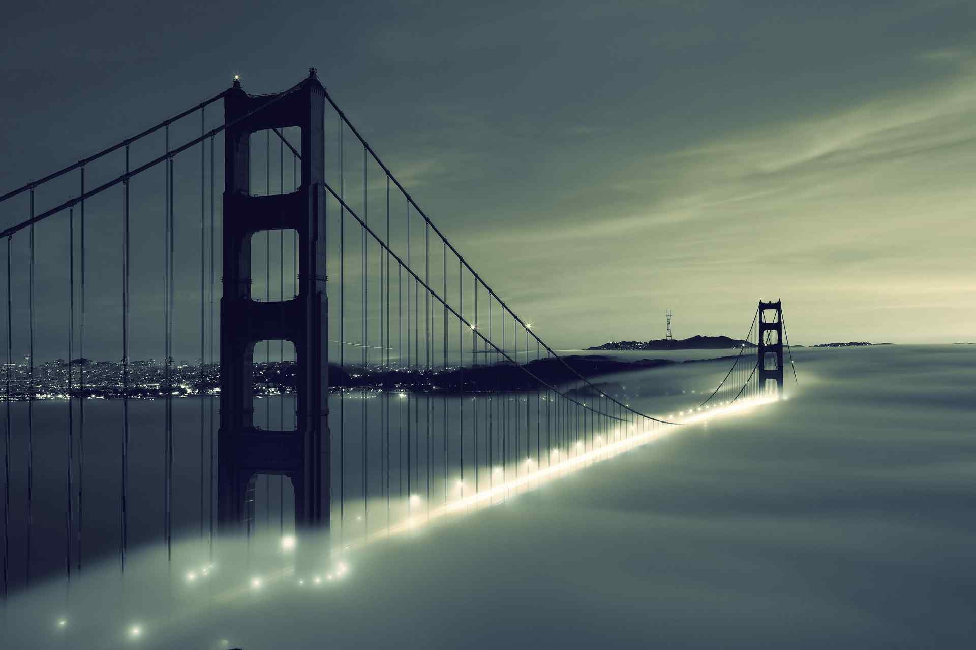 大雾笼罩下的金门大桥 Golden gate bridge 壁纸（by SABBAT2010）