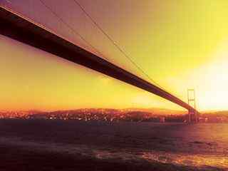 夕阳下的博斯普鲁斯海峡大桥（by Kalca）