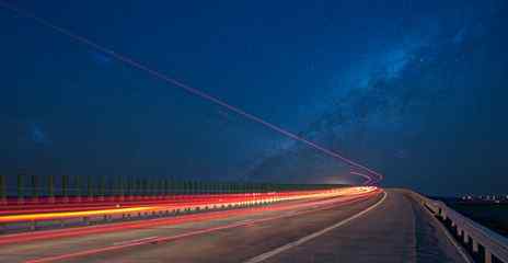 霓虹穿梭的高速公路壁纸（by ive27）