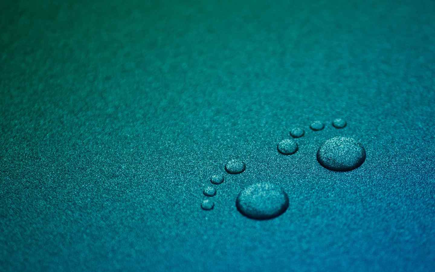 创意壁纸深蓝色的水滴小脚