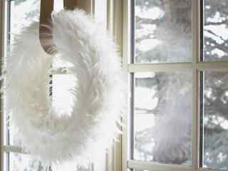 雪白色的毛绒装修窗台风景壁纸