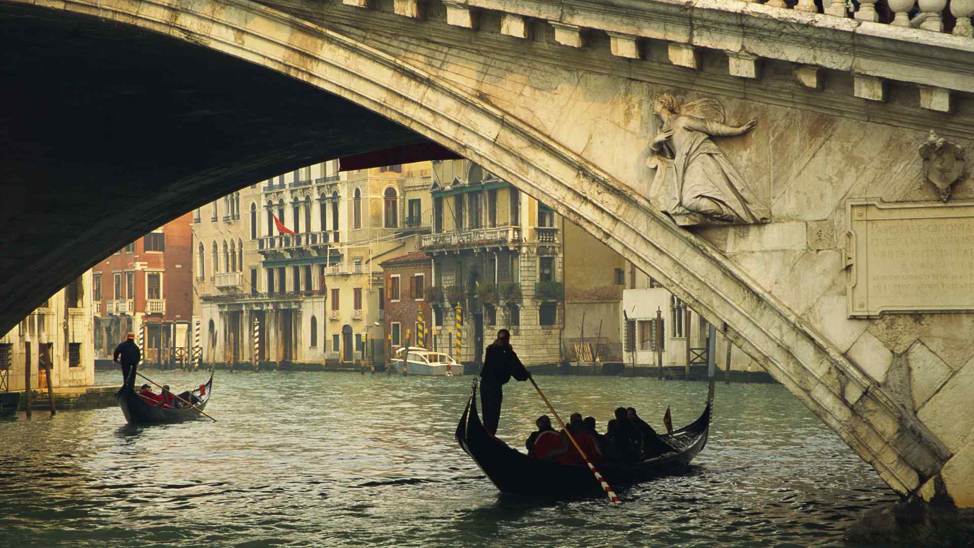 意大利威尼斯游船风景高清桌面壁纸