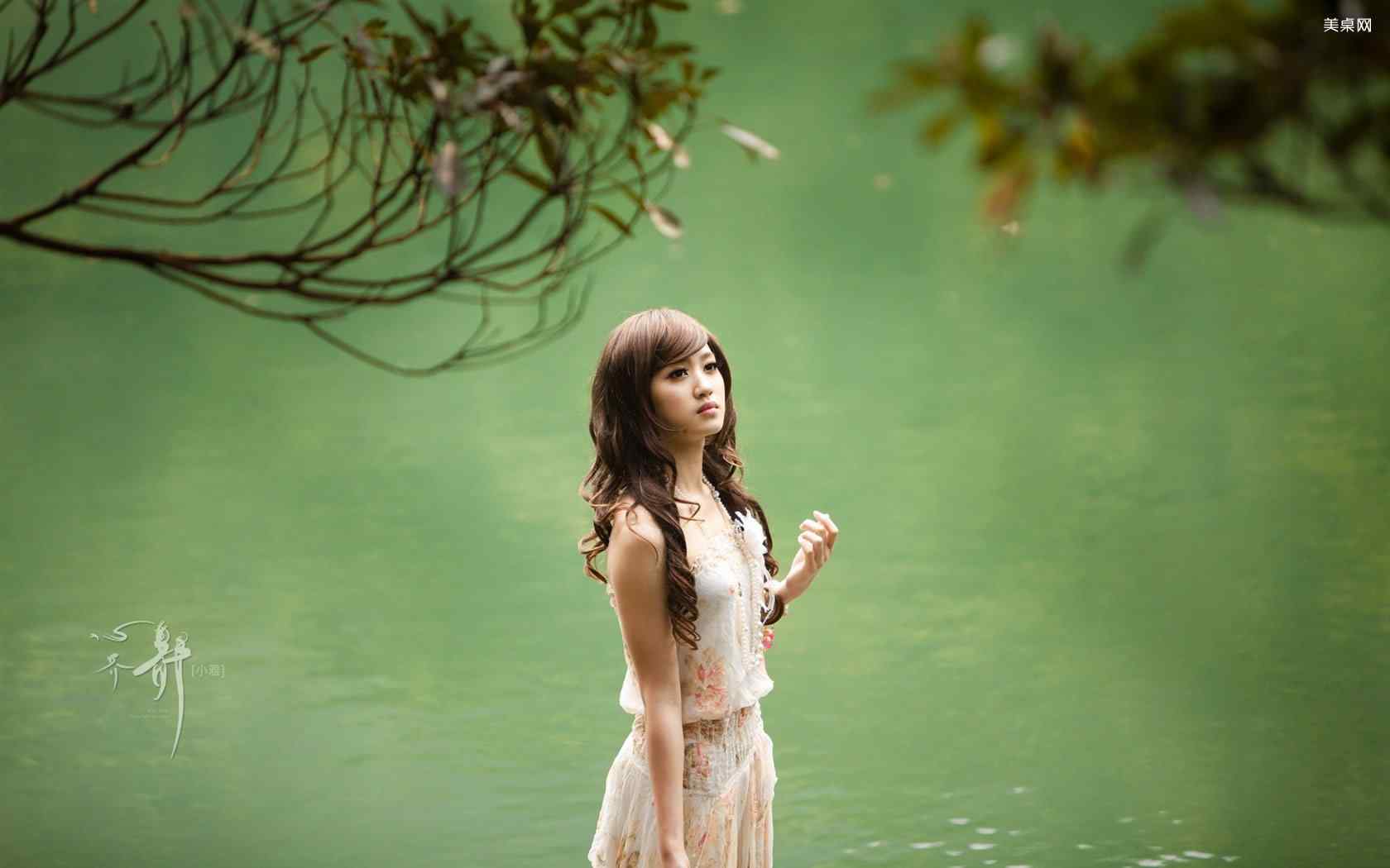 《湖心》《心静界》小雅美女模特宽屏壁纸