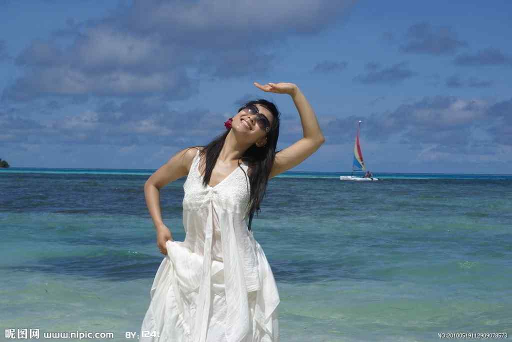 白静在马尔代夫海边的写真