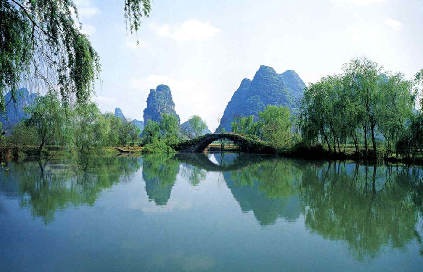 桂林山水风景画电脑桌面壁纸