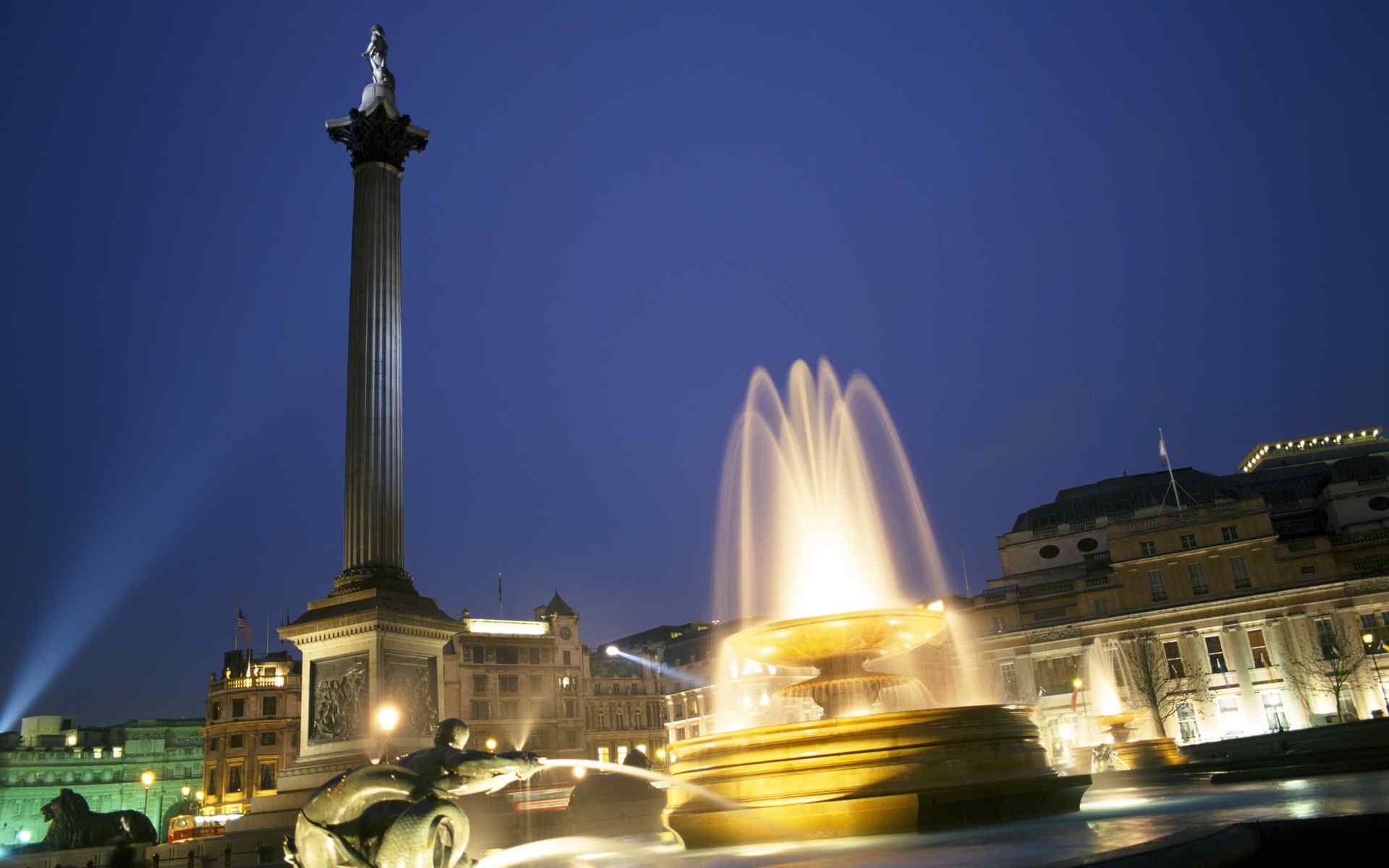 伦敦奥运之特拉法加广场喷泉桌面壁纸