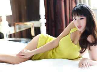 王李丹妮桌面壁纸之黄色短裙