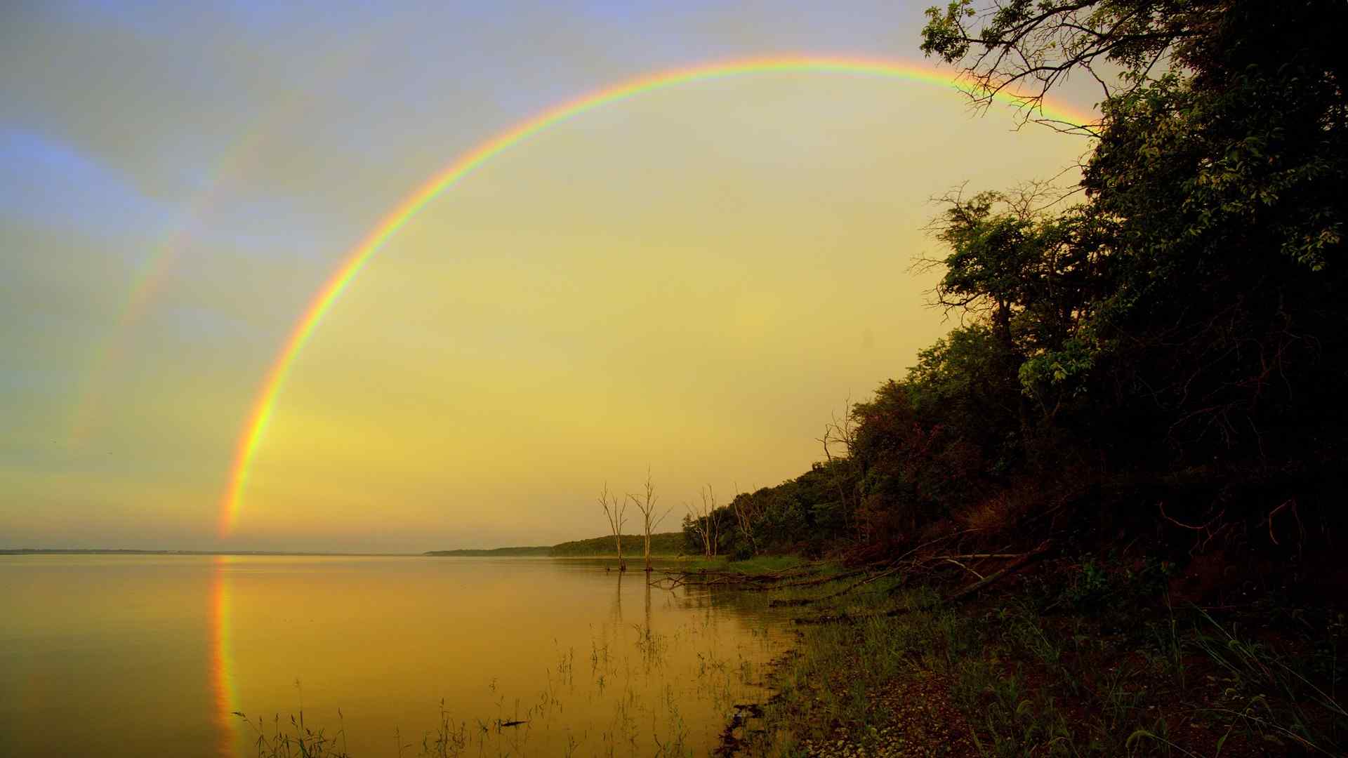 湖边落日彩虹美丽景色桌面壁纸