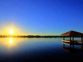 清晨宁静湖面日出美丽景象桌面壁纸