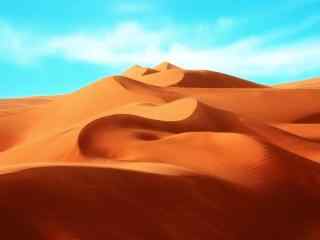 沙漠中黄沙小土坡