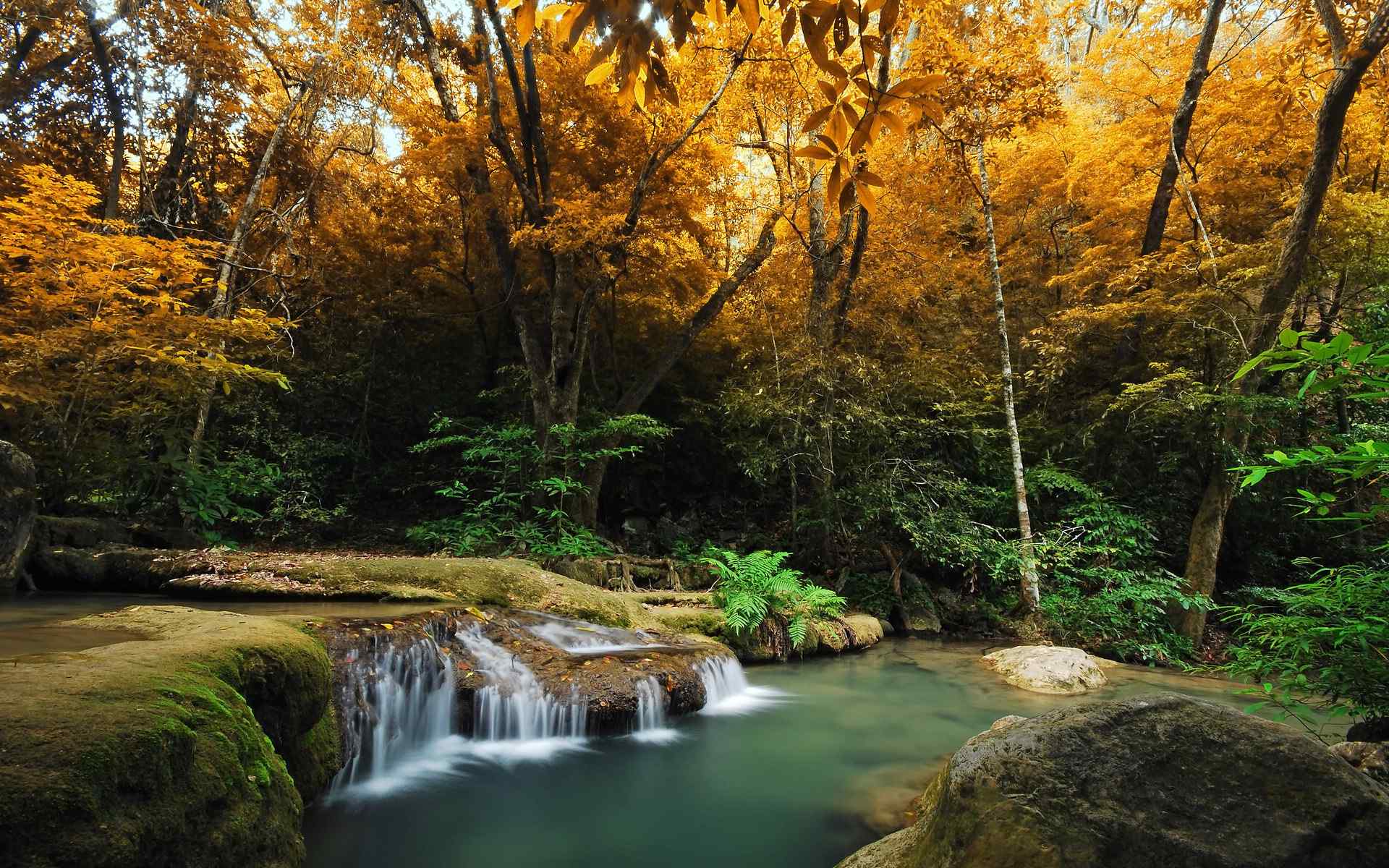 秋天大自然风景山中小溪河流高清电脑壁纸