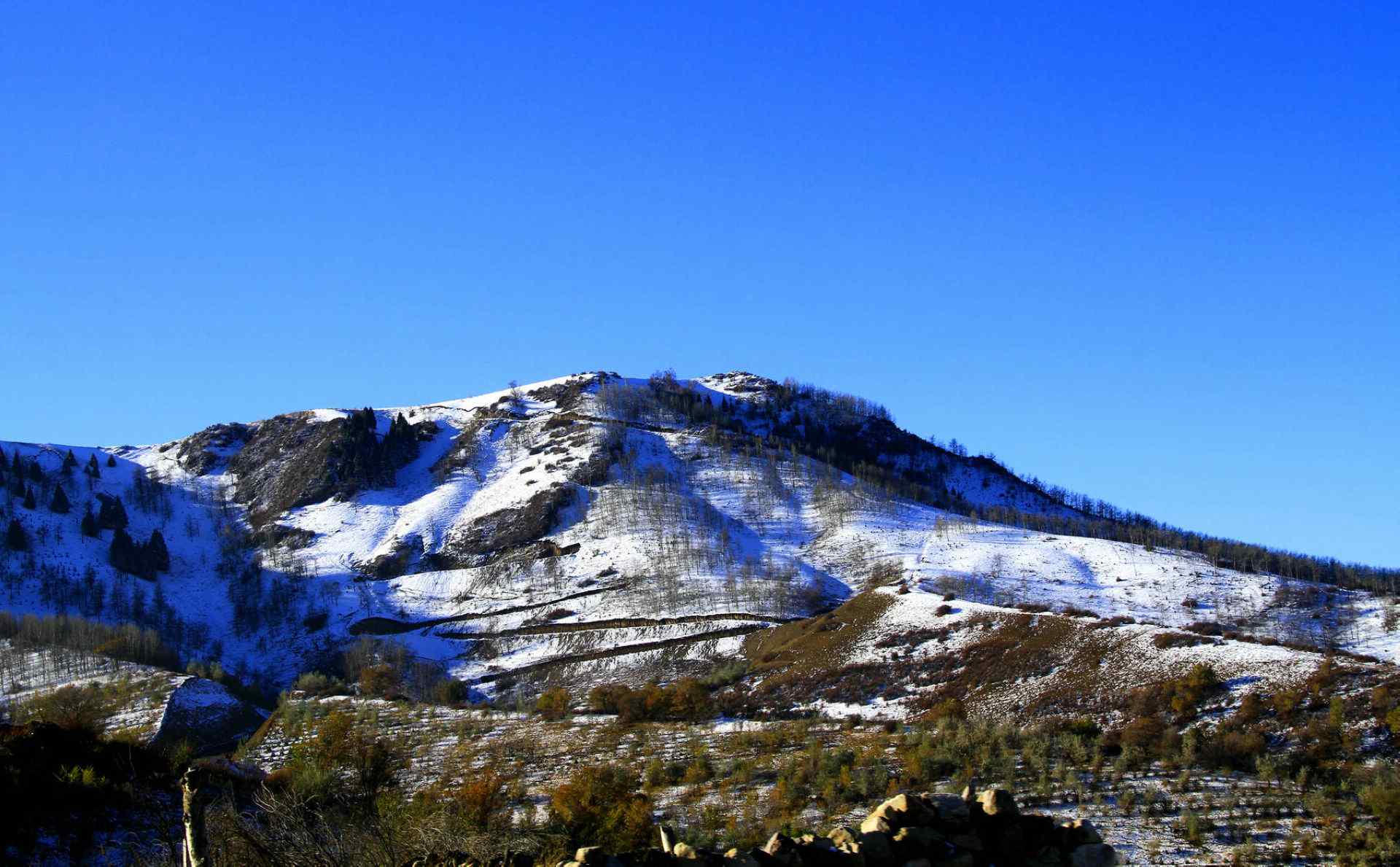 新疆昌吉奇台雪山风景高清电脑桌面壁纸