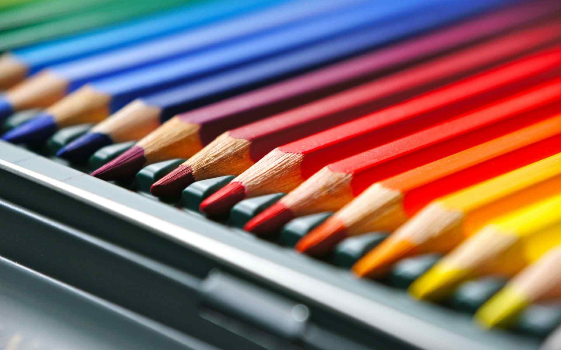 五彩缤纷的彩色铅笔高清桌面壁纸