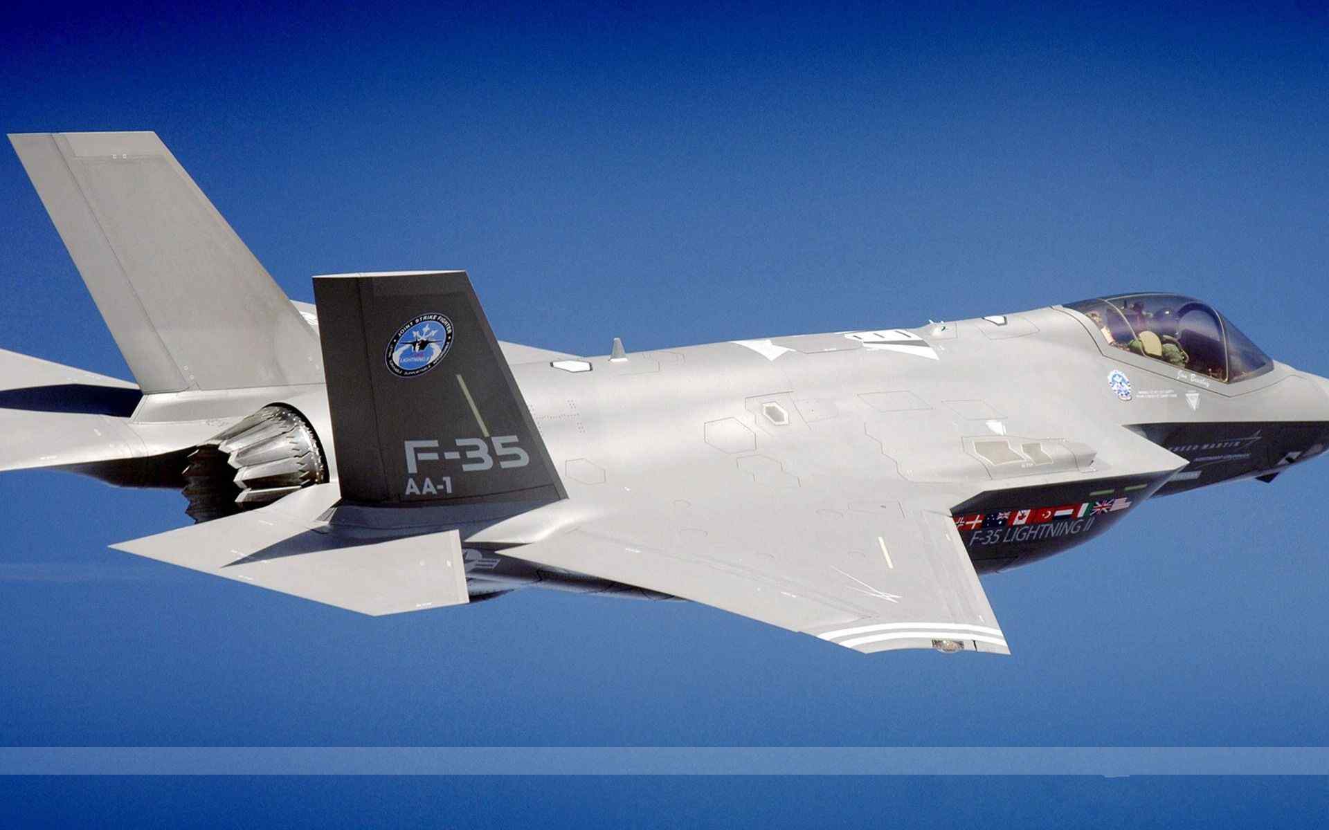 F-35闪电2战斗机高清桌面壁纸