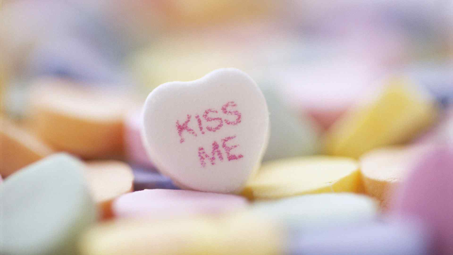 KISS ME 糖果桌面壁纸