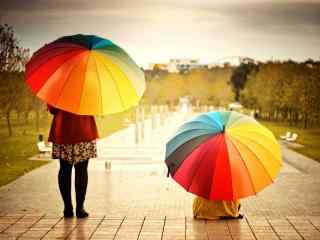 雨中七彩虹般的雨