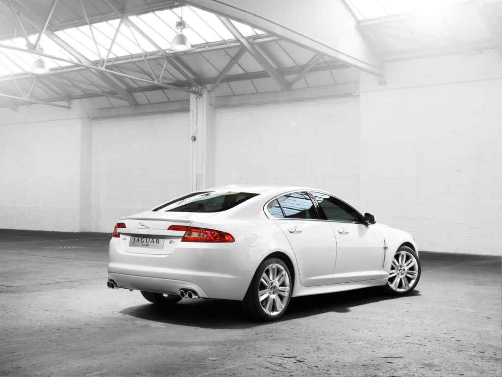 捷豹尾部壁纸-Jaguar XFR rear