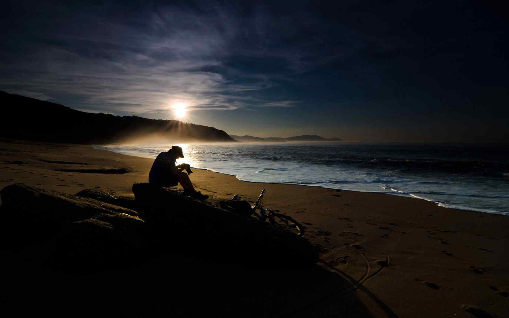 落寞海滩夕阳壁纸