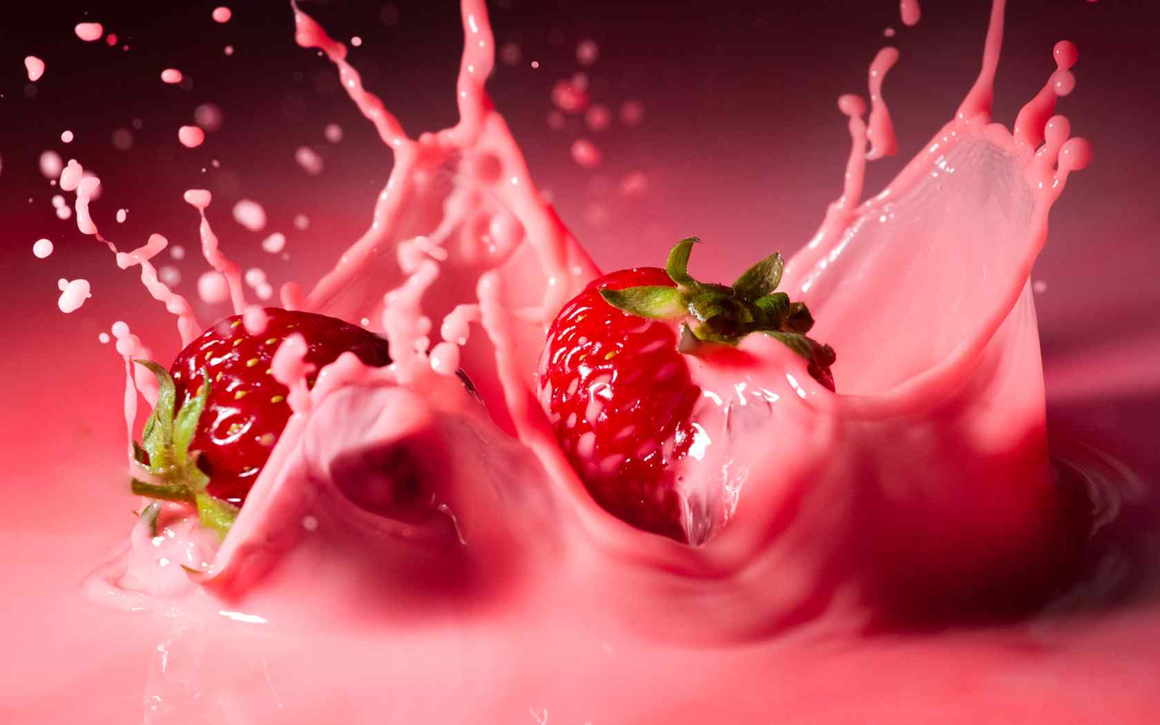草莓牛奶精美壁纸