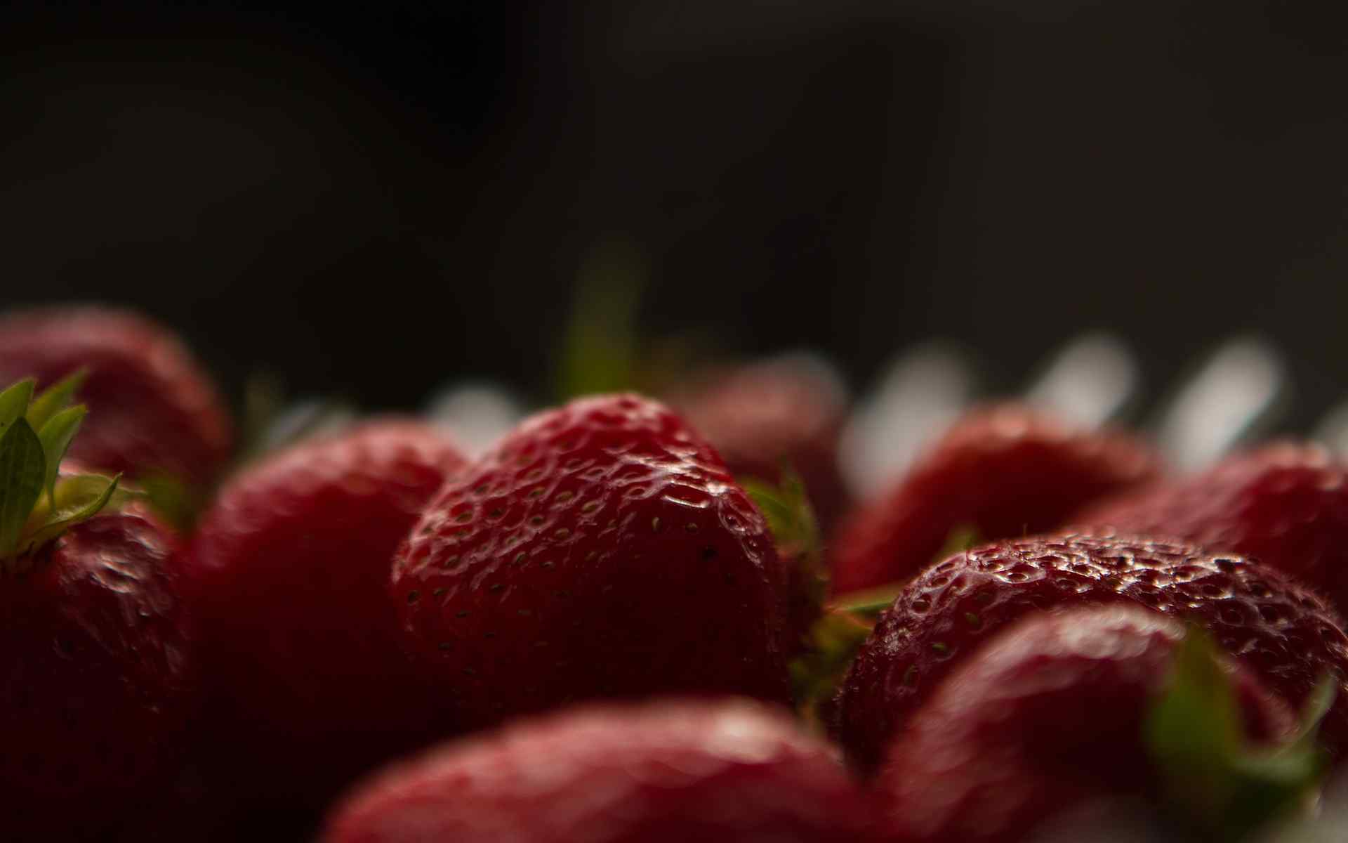 草莓景物摄影壁纸