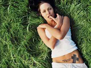 另类美女壁纸-Angelina Jolie tattoo Wallpaper