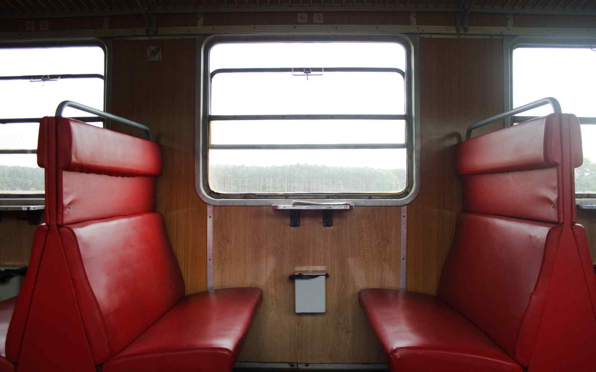 火车车窗壁纸