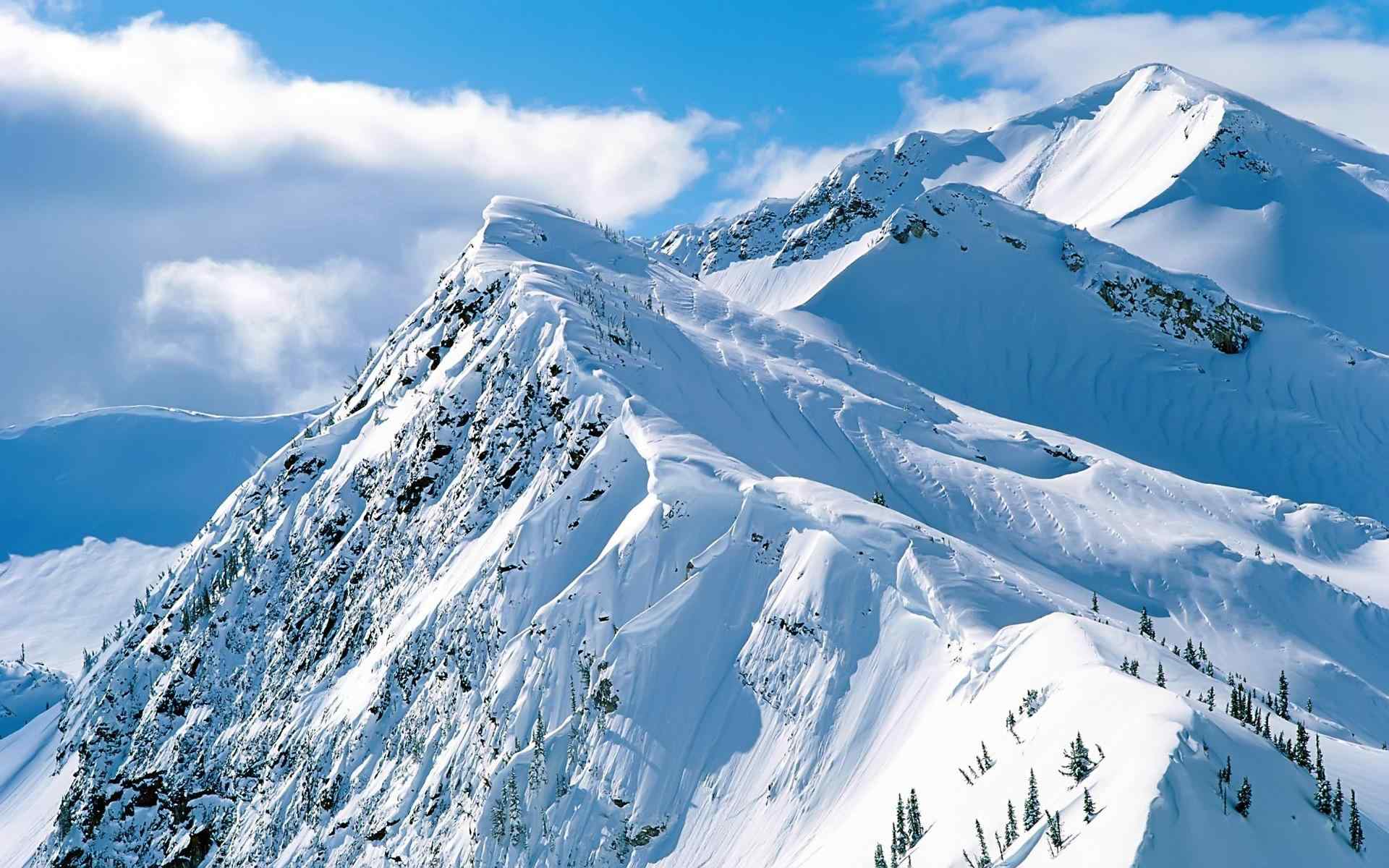 白色雪山摄影壁纸