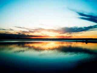 湖畔黄昏风景壁纸