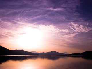 夕阳湖畔风景壁纸