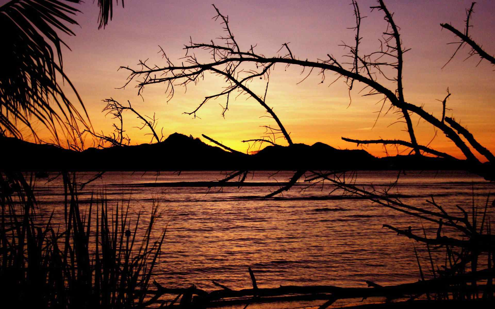 暮色夕阳湖面风景壁纸