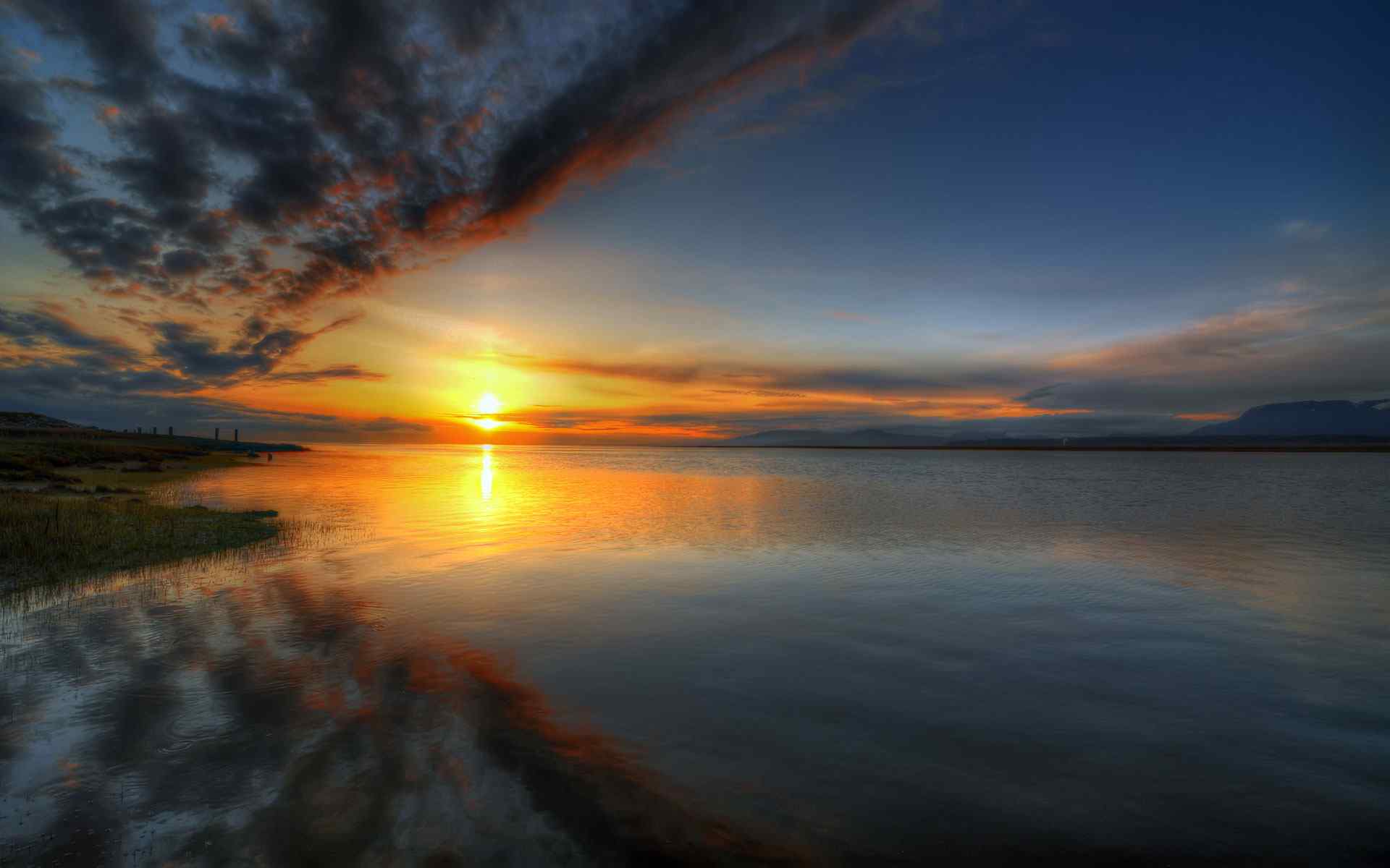 夕阳湖面风景壁纸