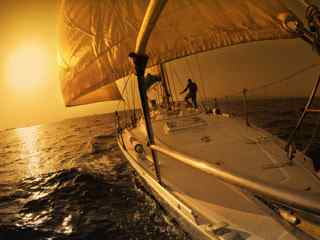 夕阳海上帆船摄影壁纸
