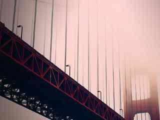 雾气环绕舰桥壁纸
