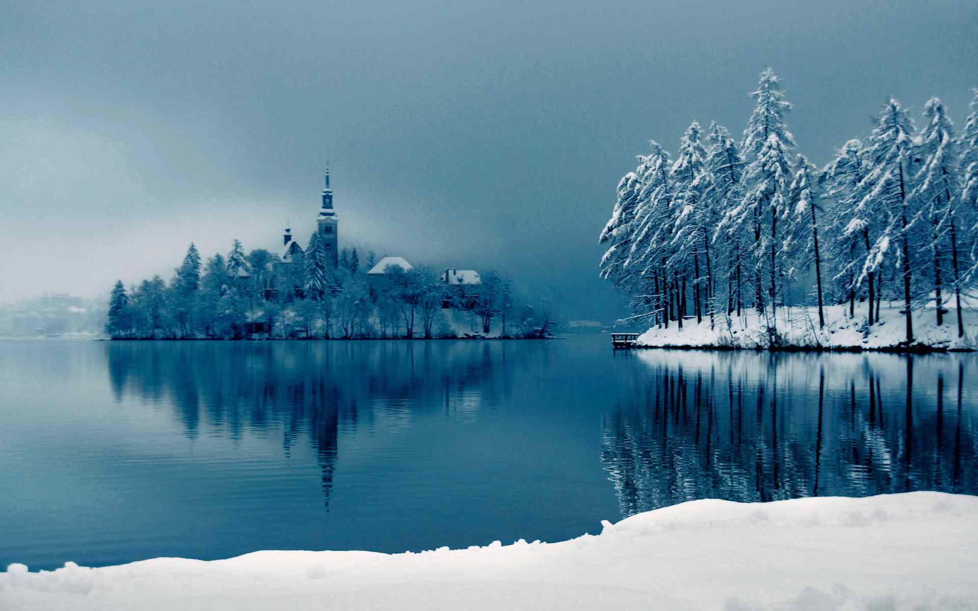 雪景湖面风景壁纸
