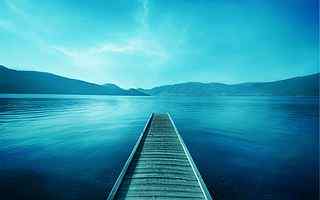 蓝色湖泊桌面壁纸